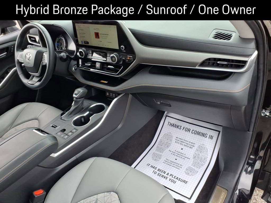 Used 2023 Toyota Highlander Bronze Edition image 12
