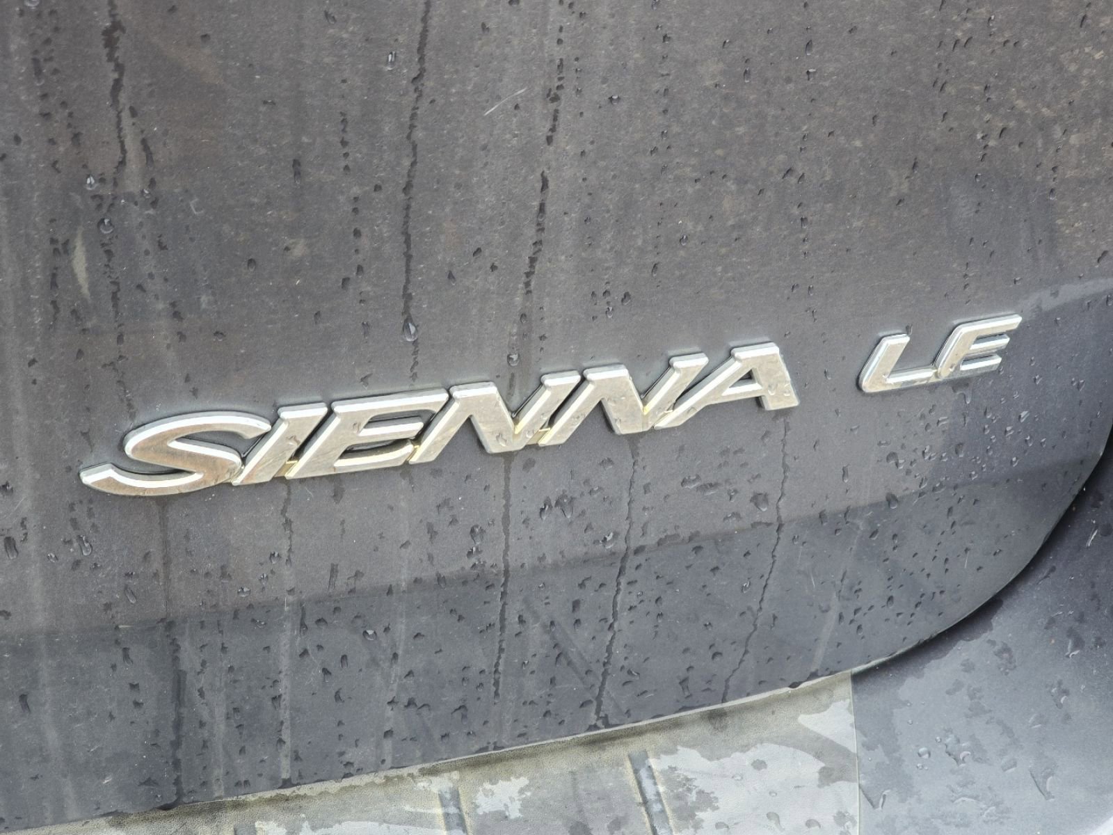 Used 2010 Toyota Sienna LE FWD image 28