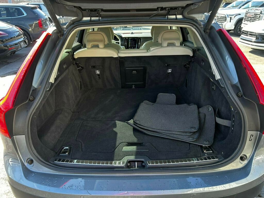 Used 2018 Volvo V90 T6 Cross Country image 16