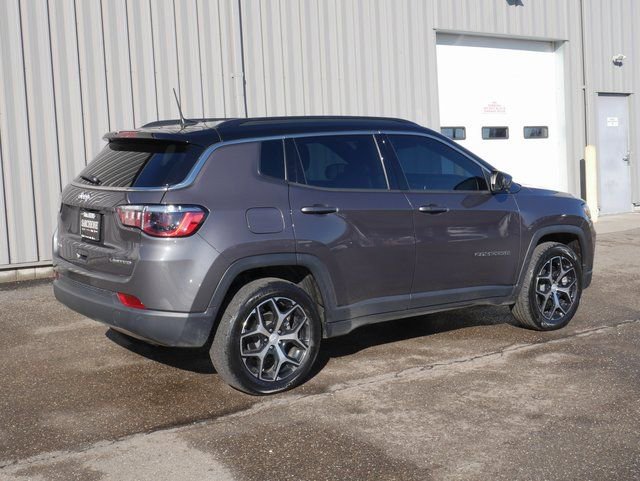 Used 2024 Jeep Compass Limited image 10