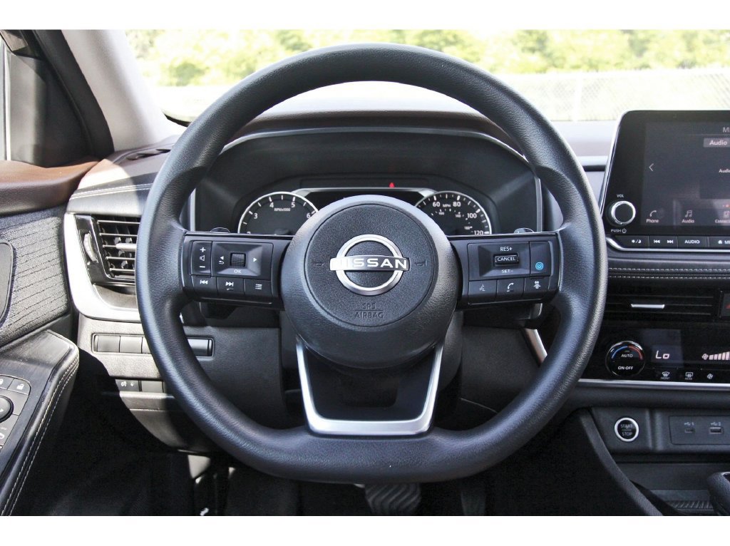 Used 2022 Nissan Rogue SV AWD/4WD image 16