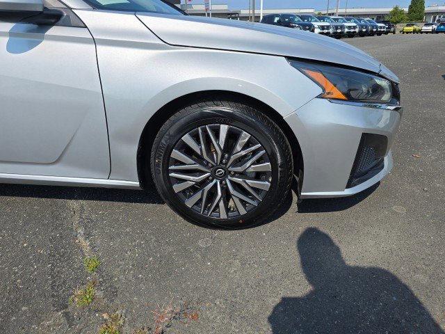 Used 2023 Nissan Altima 2.5 SV image 2