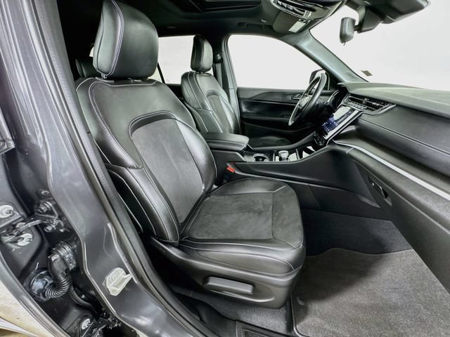 Used 2024 Jeep Grand Cherokee Altitude AWD/4WD image 33
