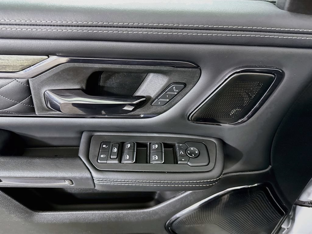 Used 2025 RAM 1500 Limited AWD/4WD image 27