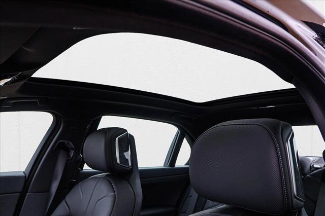 New 2025 BMW i7 eDrive50 w/ Premium Package image 11