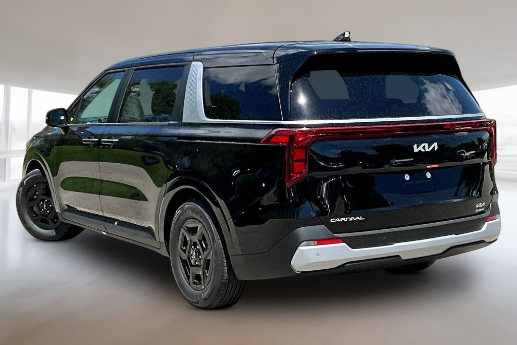 New 2026 Kia Carnival FWD image 3