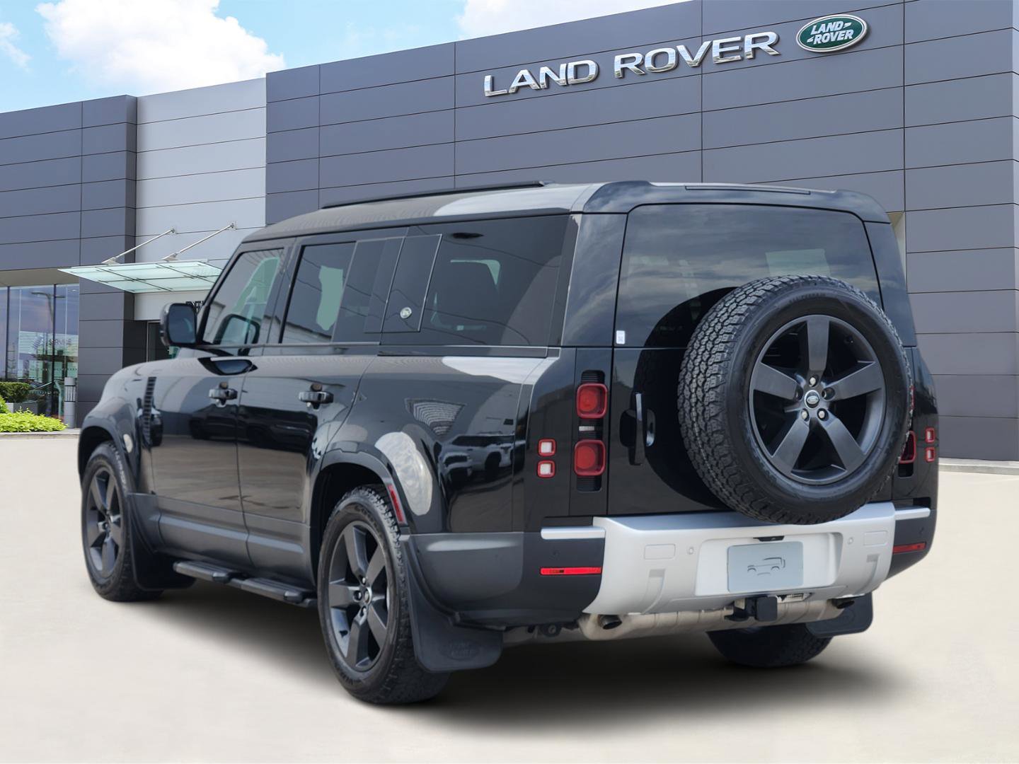 Certified 2024 Land Rover Defender 130 S image 4