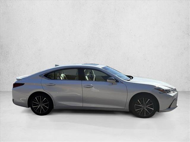 Used 2024 Lexus ES 300h w/ Premium Package image 5