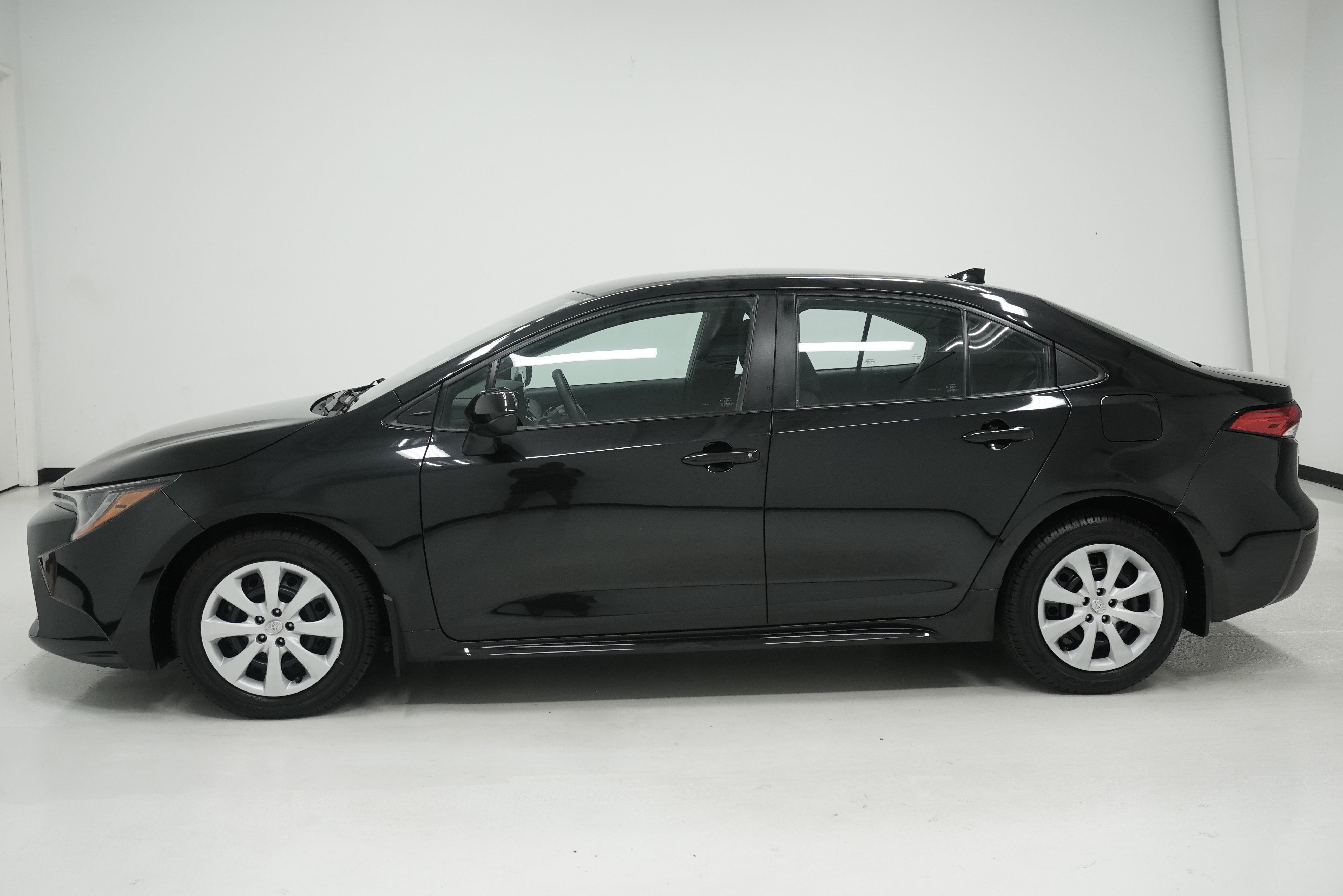 Used 2022 Toyota Corolla LE FWD image 7
