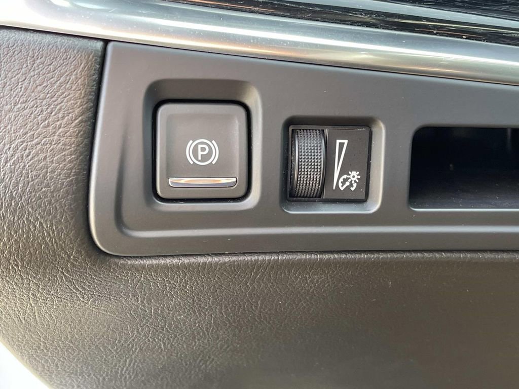 Certified 2025 Cadillac XT5 Premium Luxury image 38