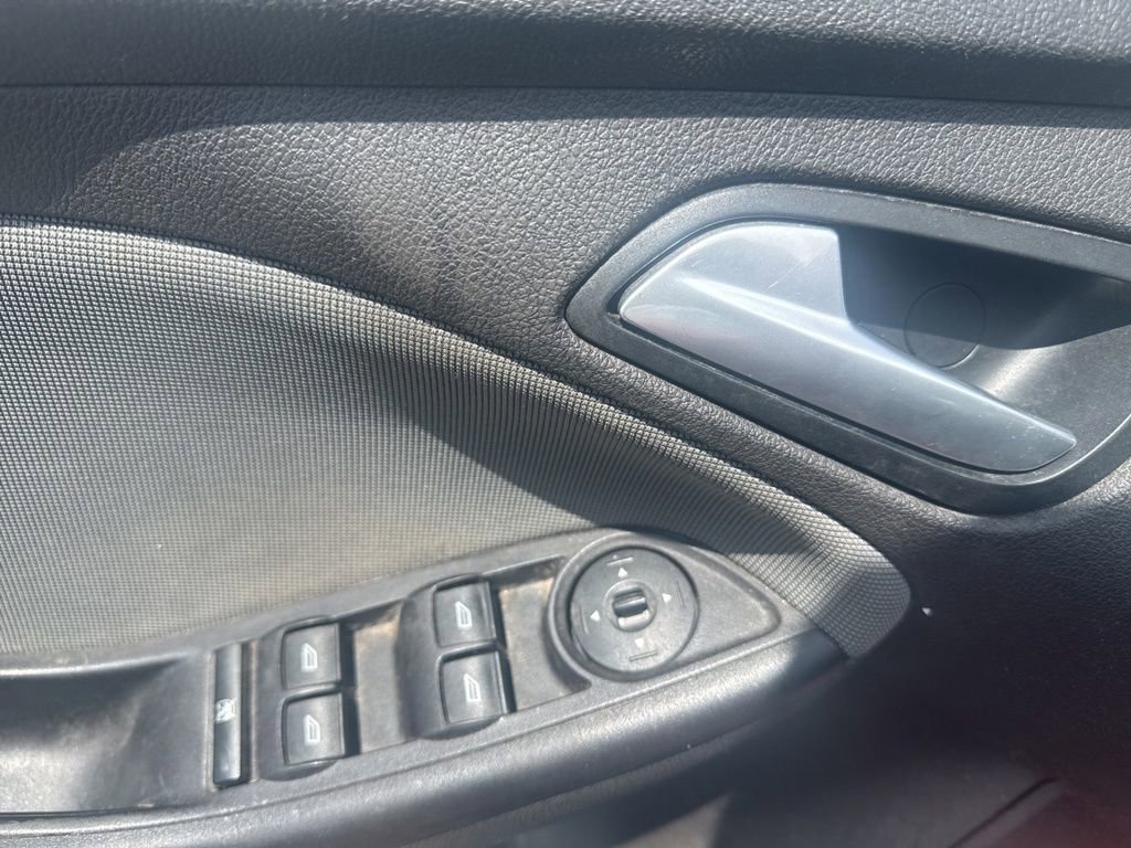Used 2013 Ford Focus SE FWD image 9