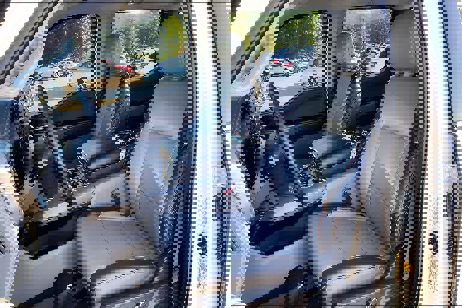 Used 2025 Ford F150 Lariat w/ Equipment Group 502A High image 8