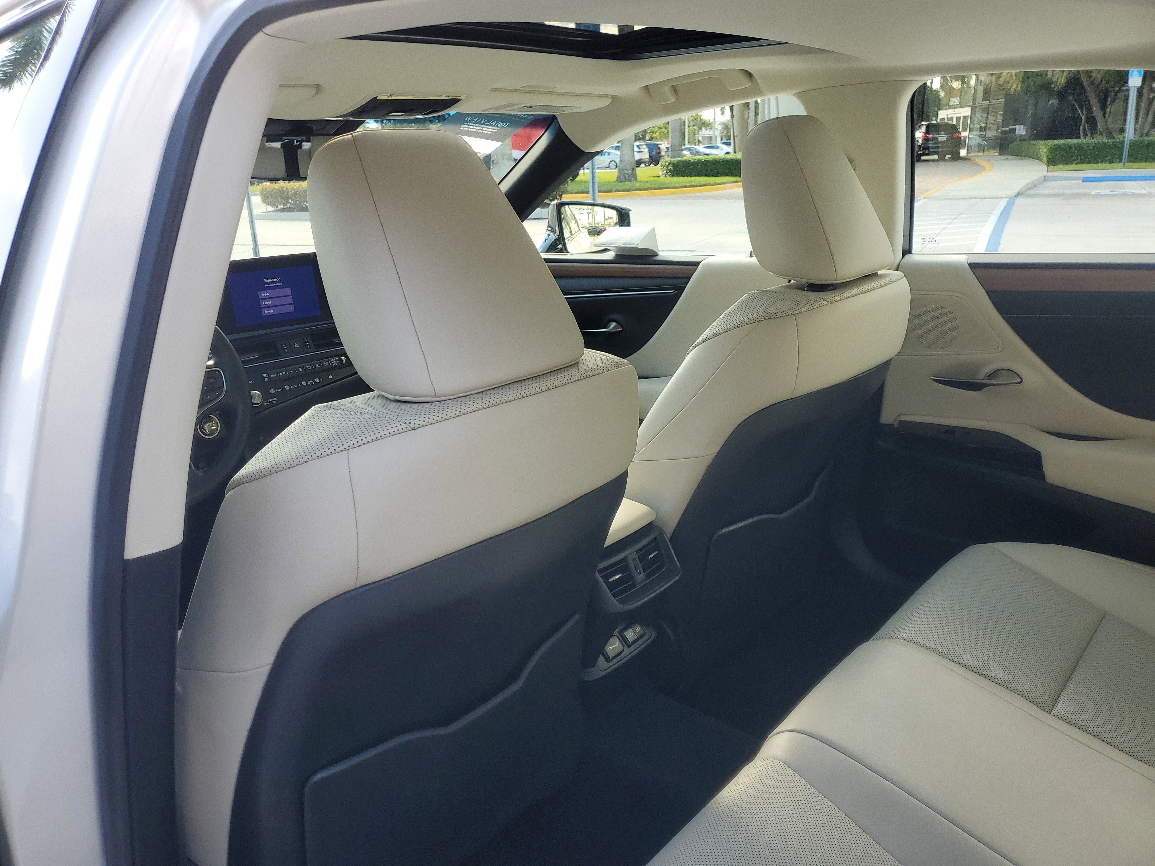 Certified 2025 Lexus ES 350 w/ Premium Package image 17