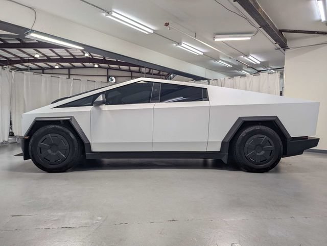 Used 2025 Tesla Cybertruck AWD Crew Cab image 23