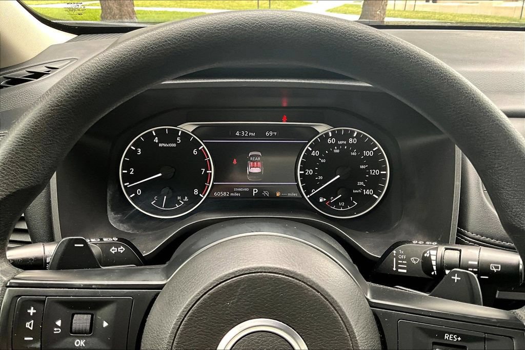 Used 2024 Nissan Rogue S FWD image 14