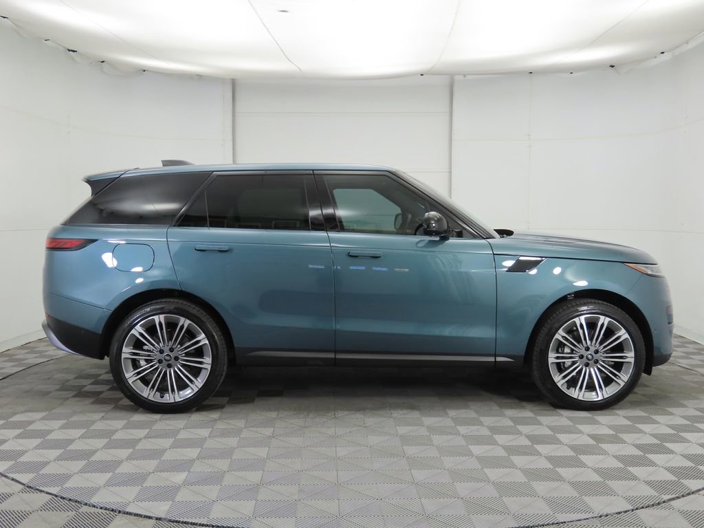 Used 2025 Land Rover Range Rover Sport SE image 4