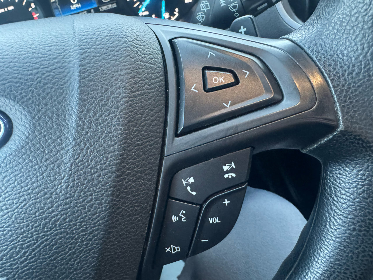 Used 2018 Ford Edge SE image 19