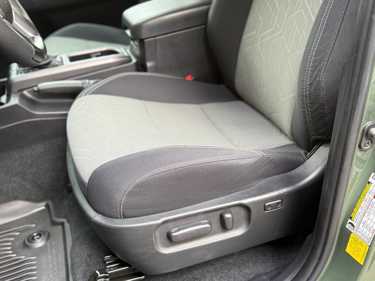 Used 2022 Toyota Tacoma TRD Off-Road image 9