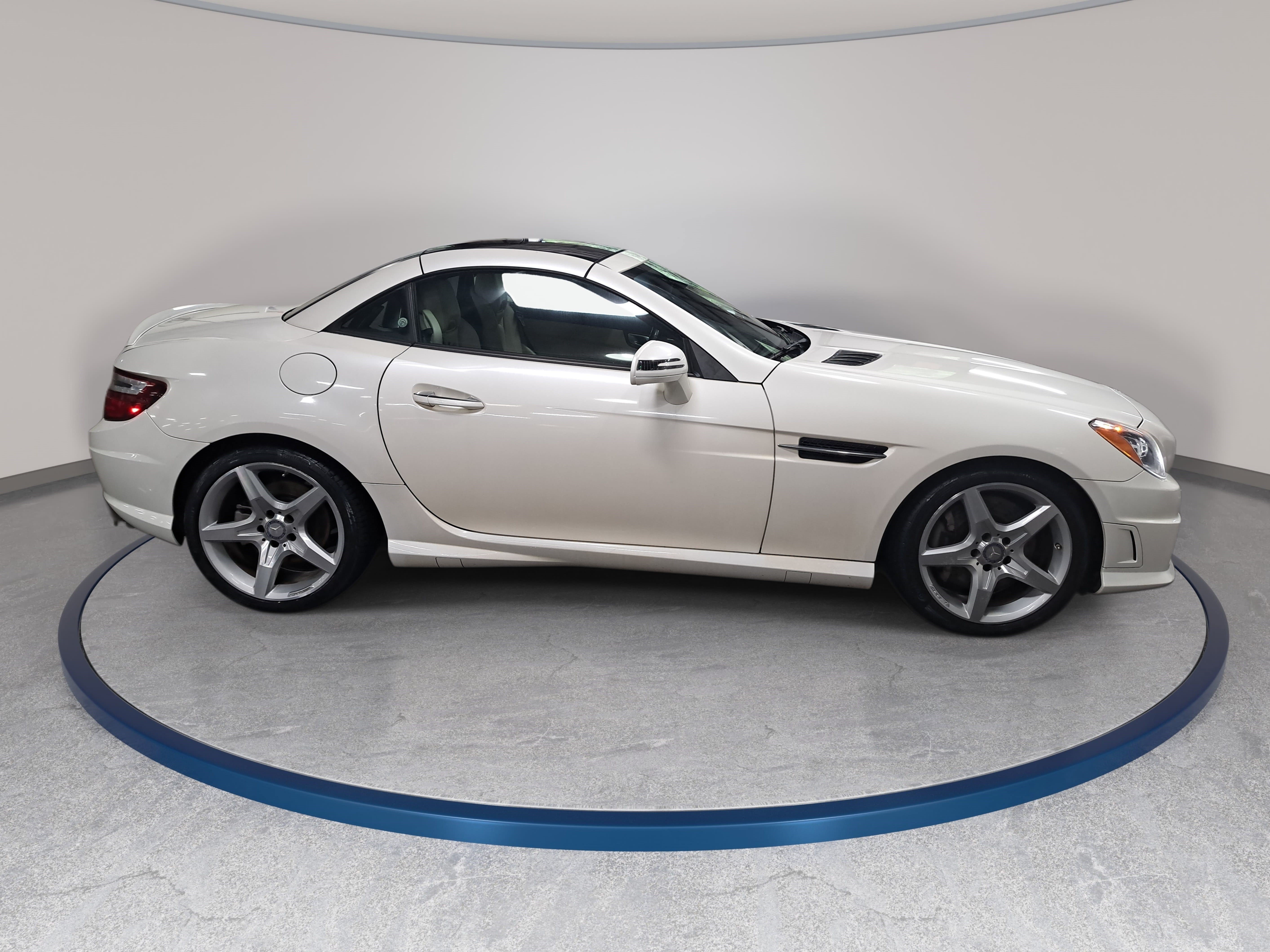 Used 2014 Mercedes-Benz SLK 350 image 4