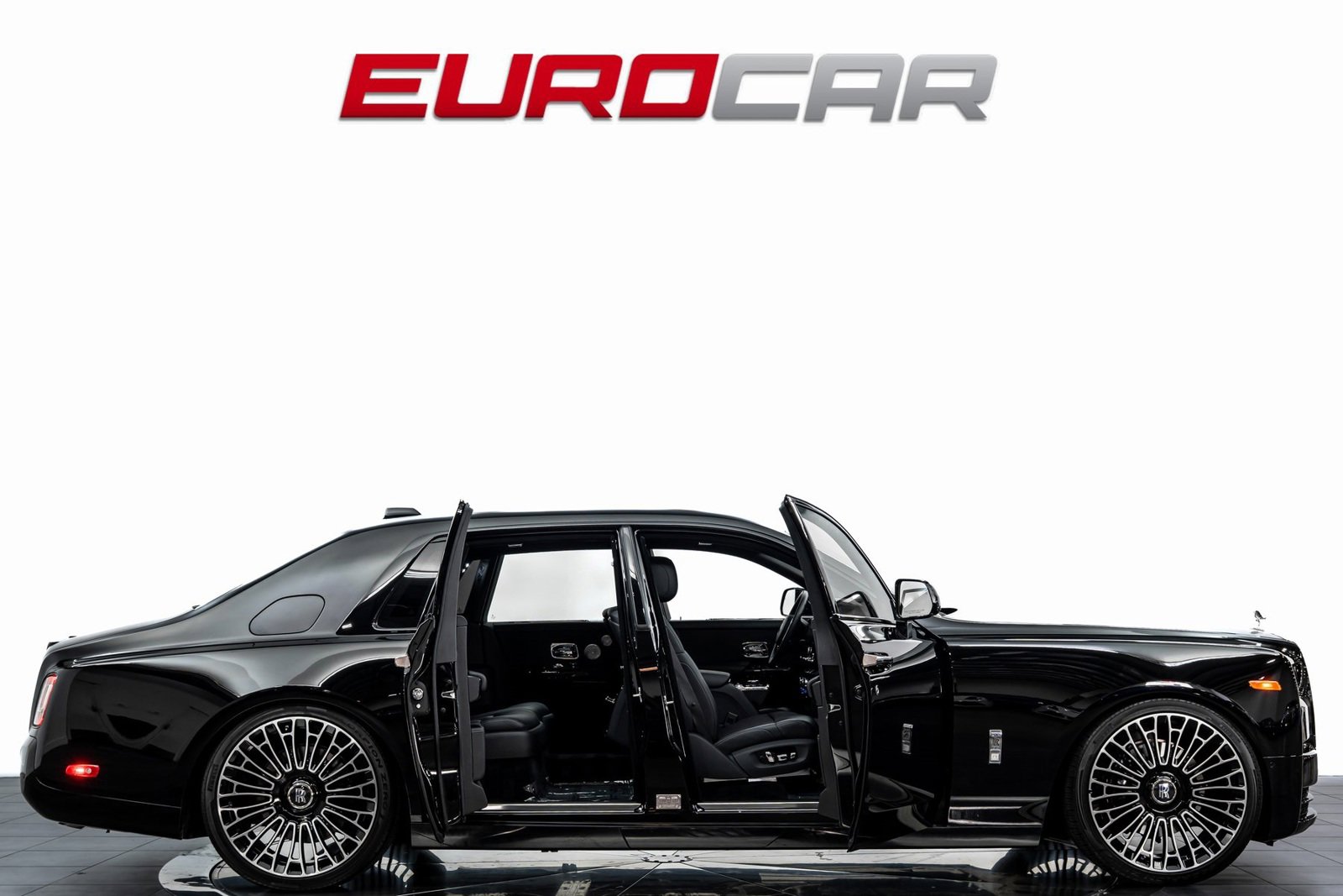 Used 2024 Rolls-Royce Phantom Sedan image 8