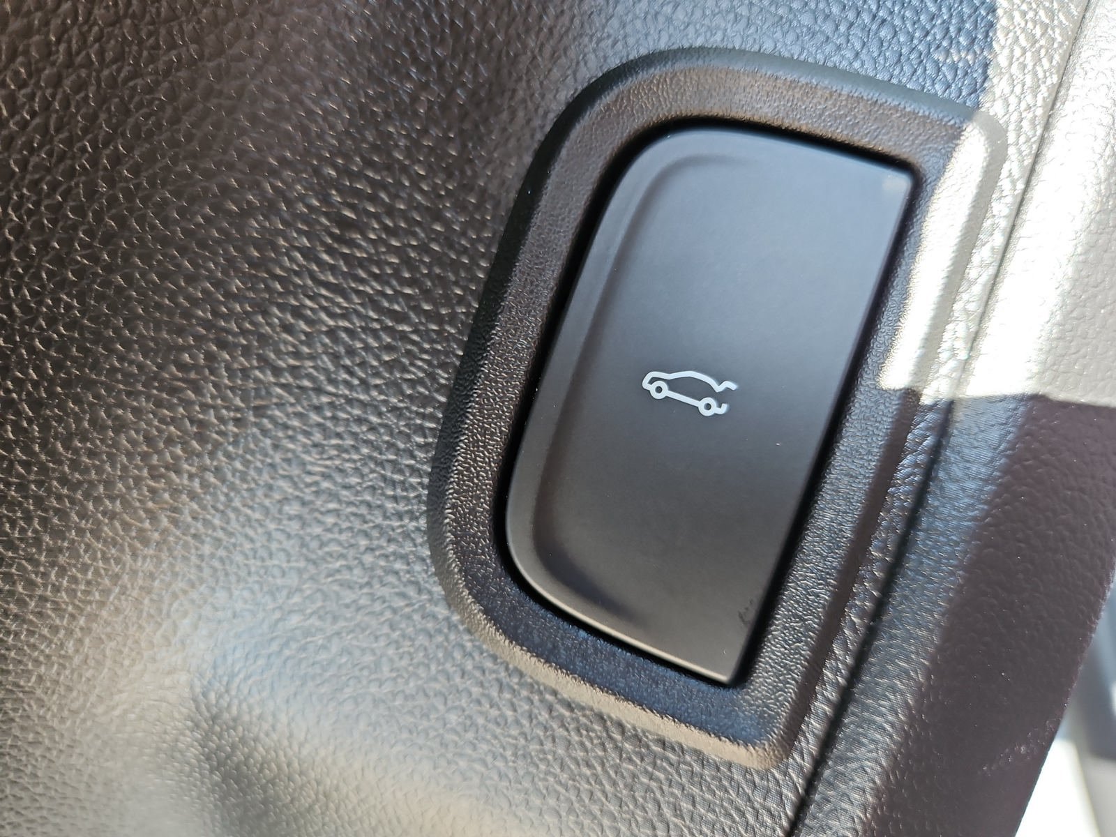 New 2027 GMC Terrain Elevation w/ Elevation Premium Package FWD image 17