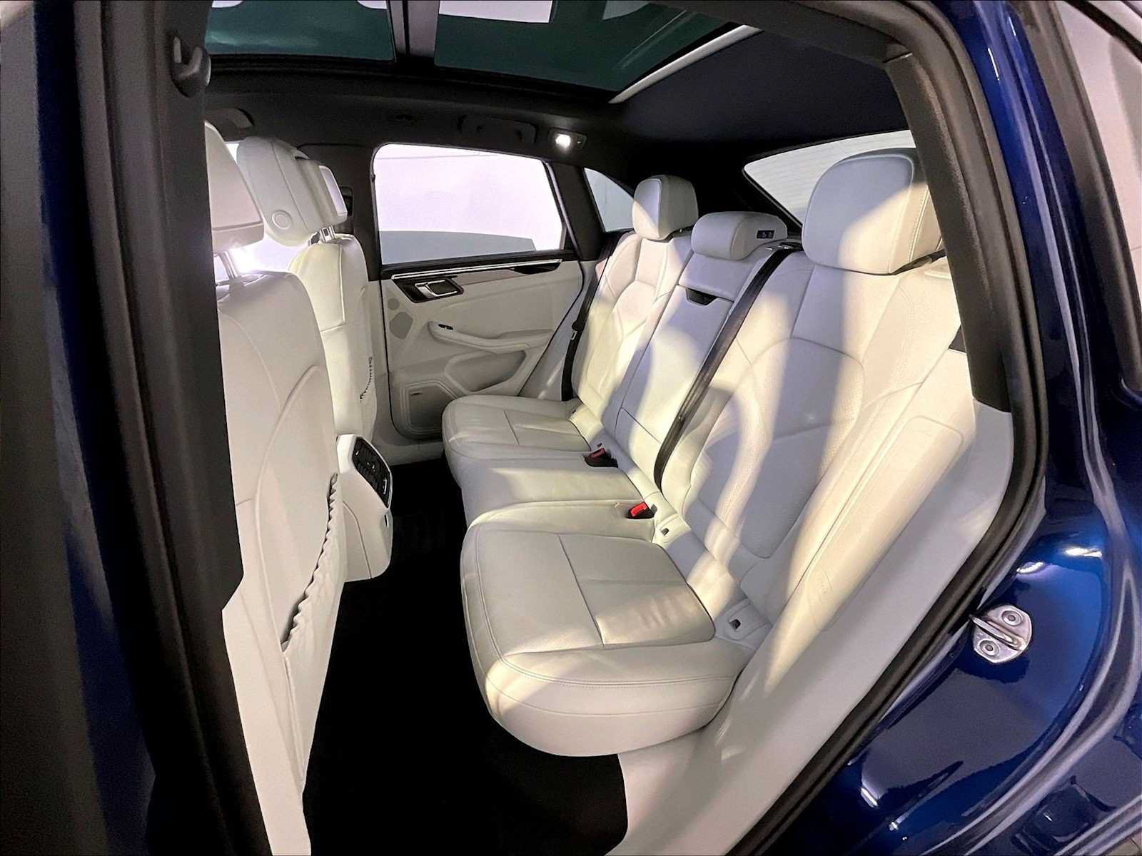 Certified 2023 Porsche Macan S AWD/4WD image 24