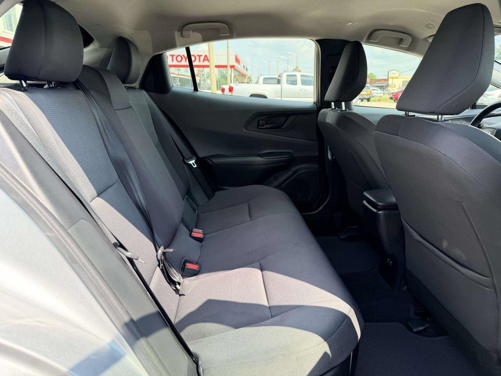 Used 2024 Toyota Prius LE FWD image 15