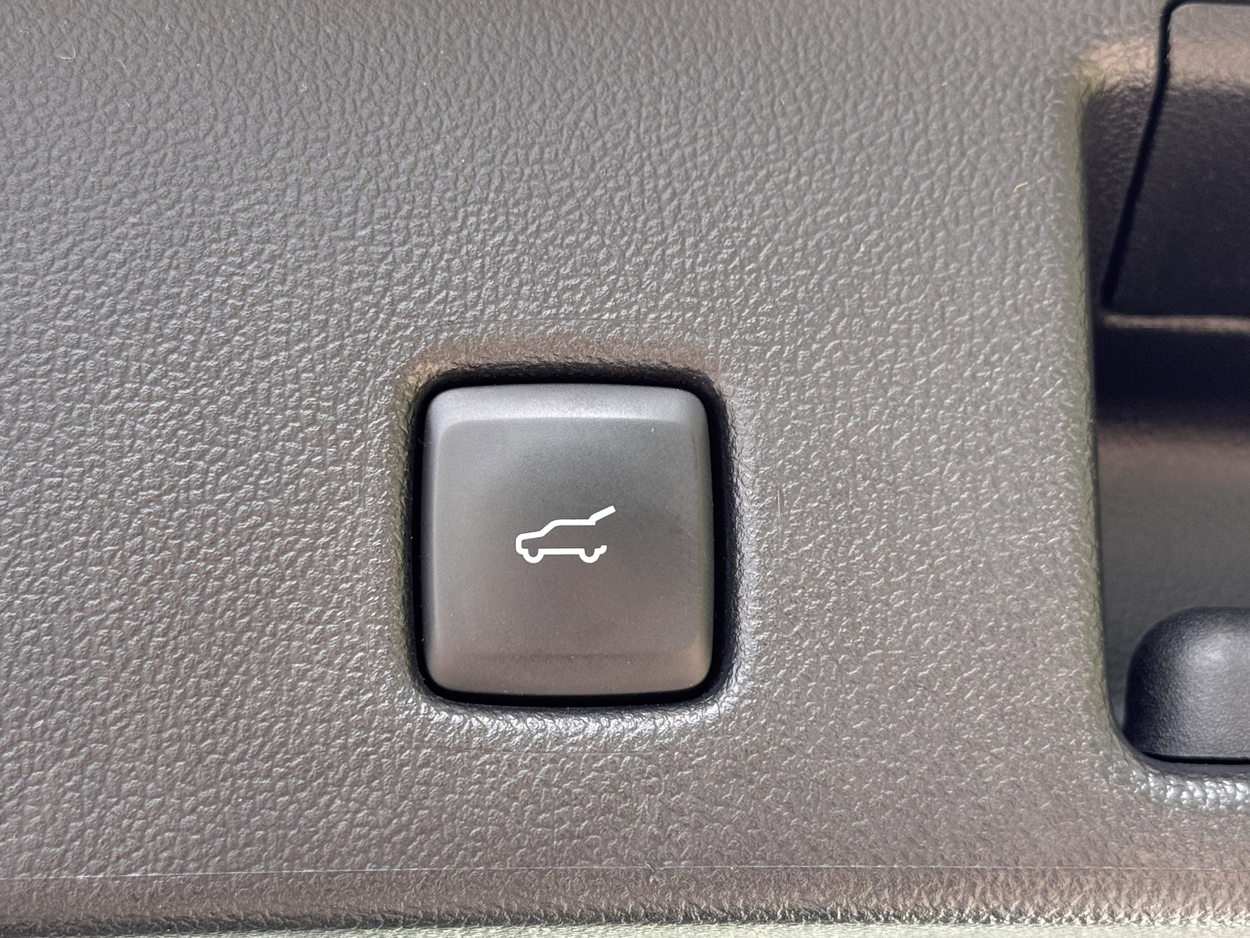 Used 2021 Ford Escape SEL w/ SEL Stealth AWD Package image 22