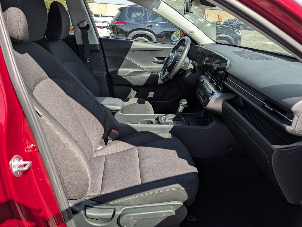 Used 2025 Hyundai Kona SEL FWD image 32