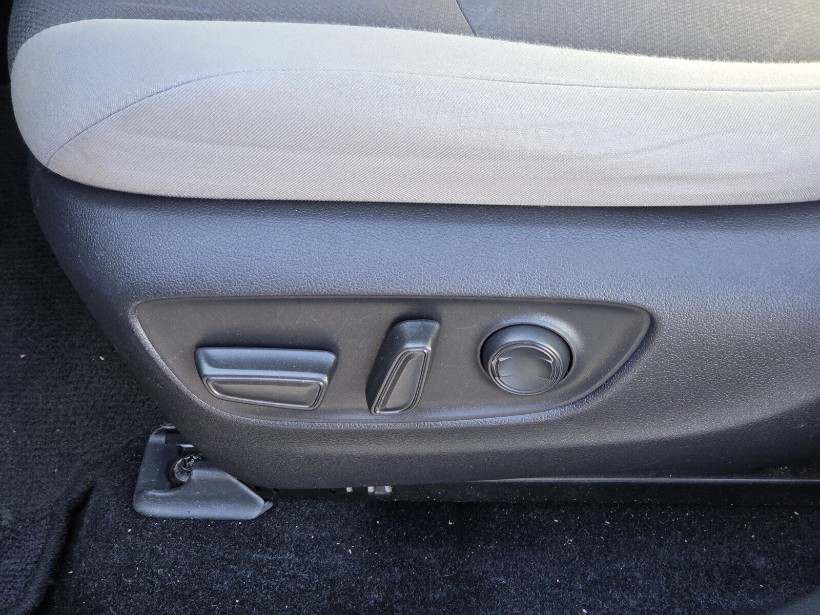 Used 2019 Toyota RAV4 XLE image 14