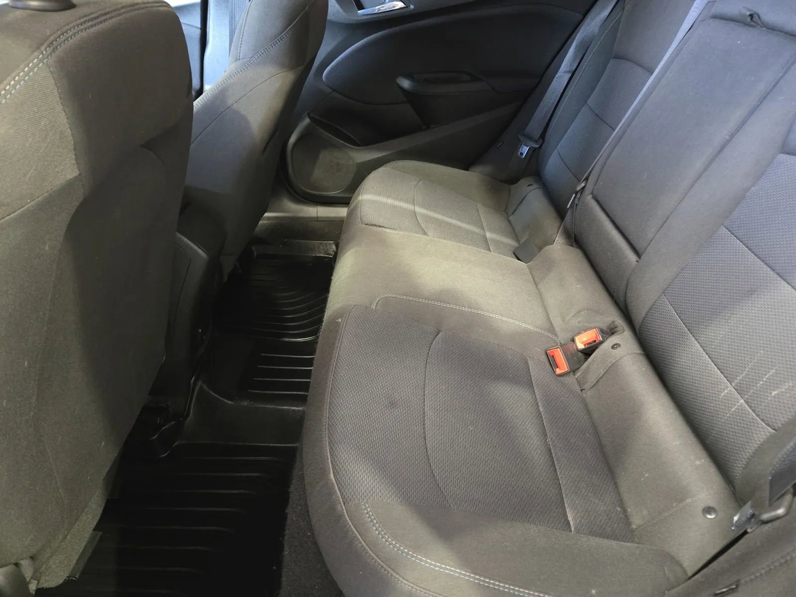 Used 2018 Chevrolet Cruze LT w/ Sun And Sound Package FWD image 12