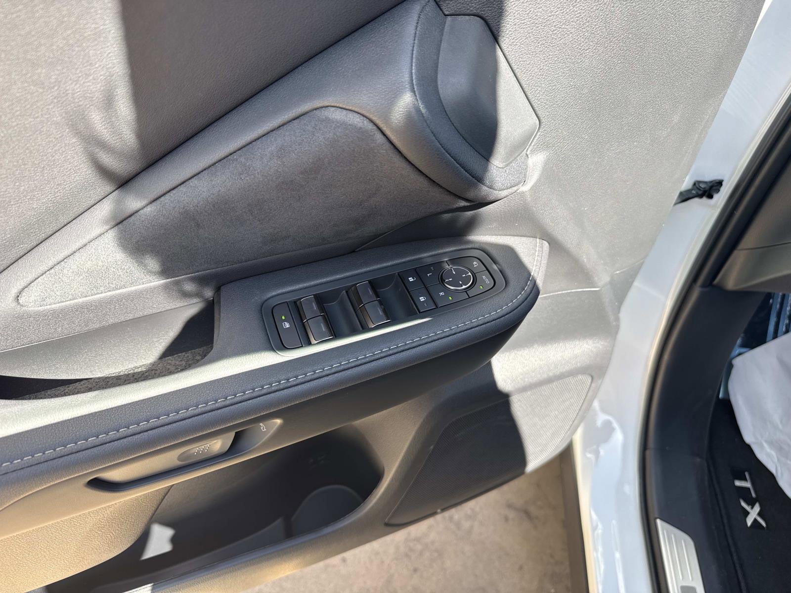 New 2026 Lexus TX 500h AWD image 18