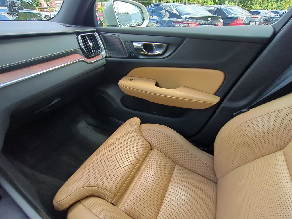 Used 2022 Volvo V60 T5 Cross Country w/ Lounge Package AWD/4WD image 15