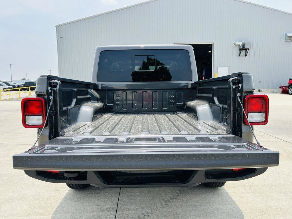 New 2025 Jeep Gladiator Sport image 27