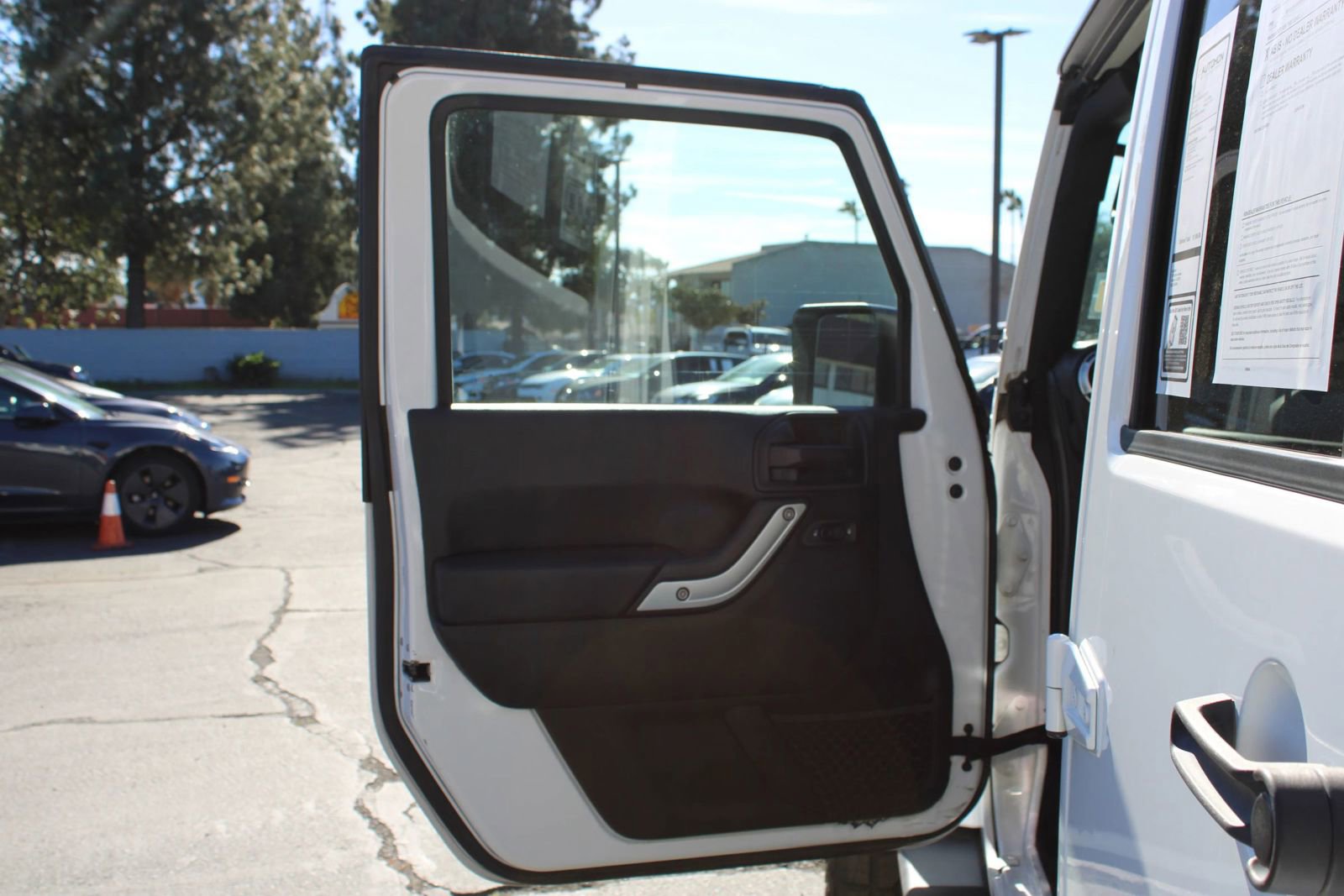 Used 2018 Jeep Wrangler Unlimited Sahara w/ Connectivity Group image 13