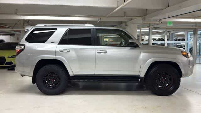 Used 2018 Toyota 4Runner SR5 RWD image 33