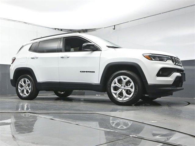 Used 2024 Jeep Compass Latitude image 29