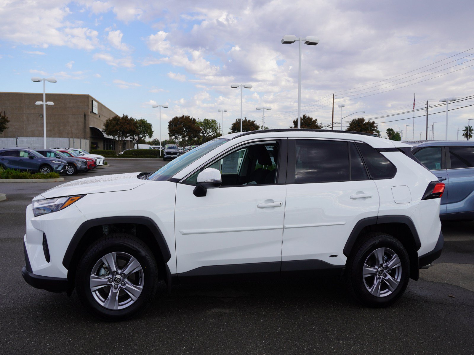 Used 2024 Toyota RAV4 LE AWD/4WD image 6