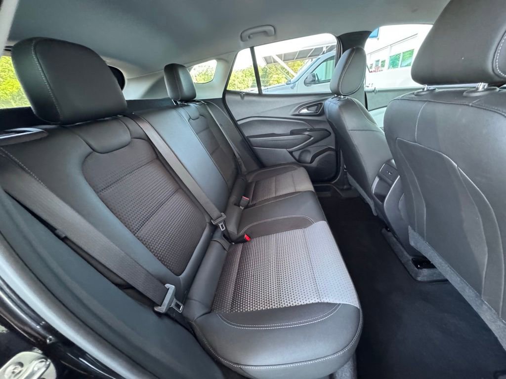 Used 2025 Chevrolet Trax LT FWD image 23