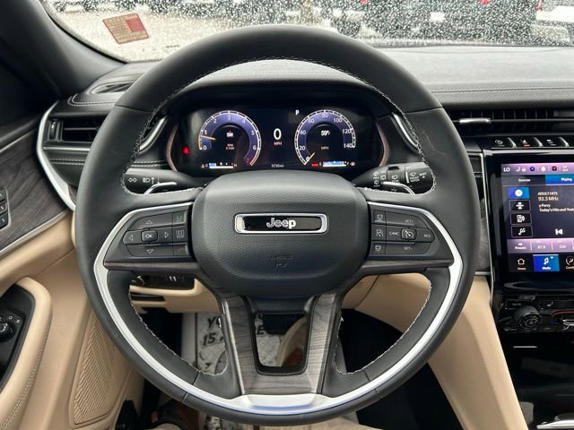 Used 2024 Jeep Grand Cherokee Limited w/ Luxury Tech Group II image 13
