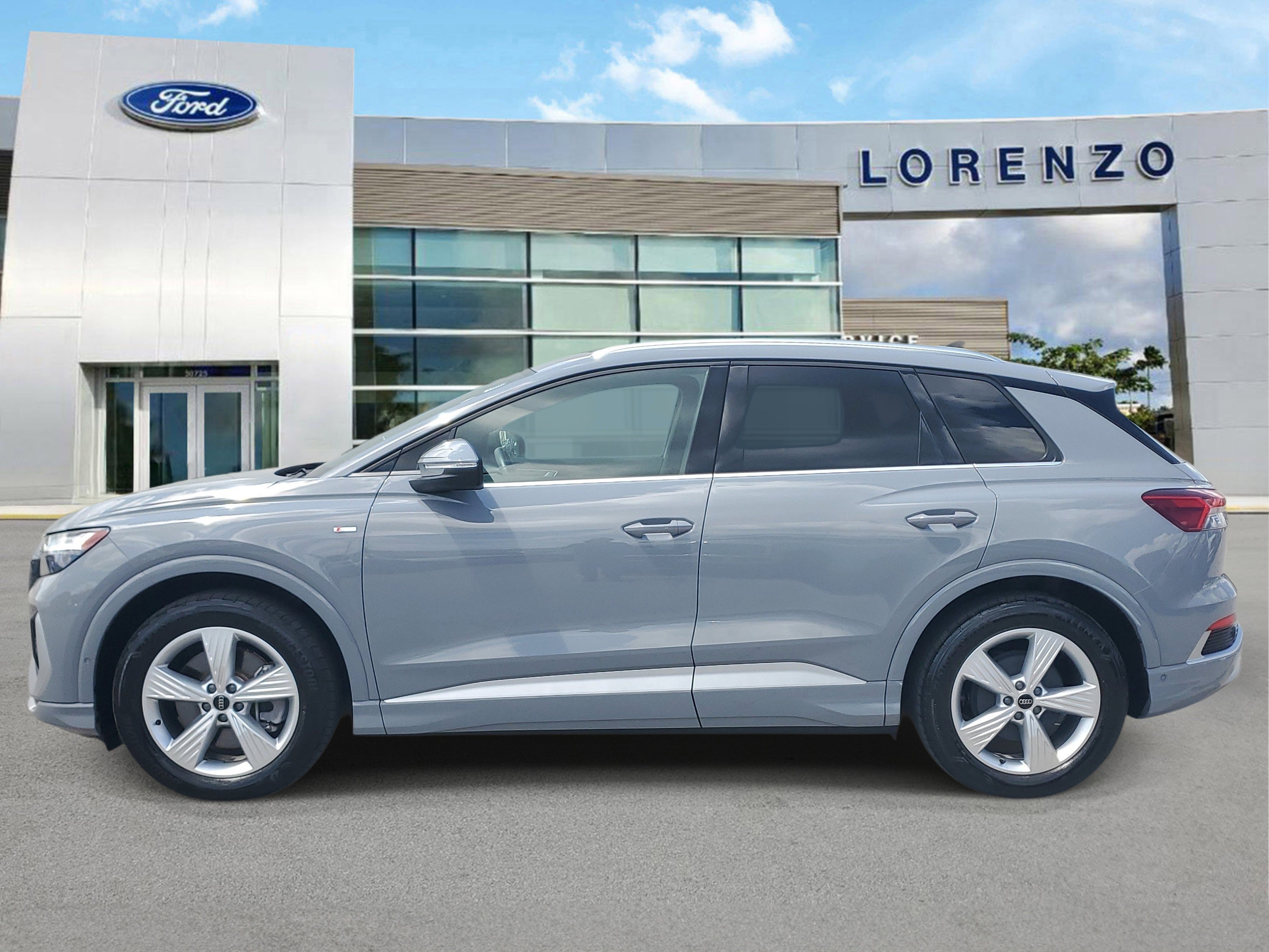 Used 2024 Audi Q4 e-tron Premium Plus w/ Premium Plus AWD/4WD image 8