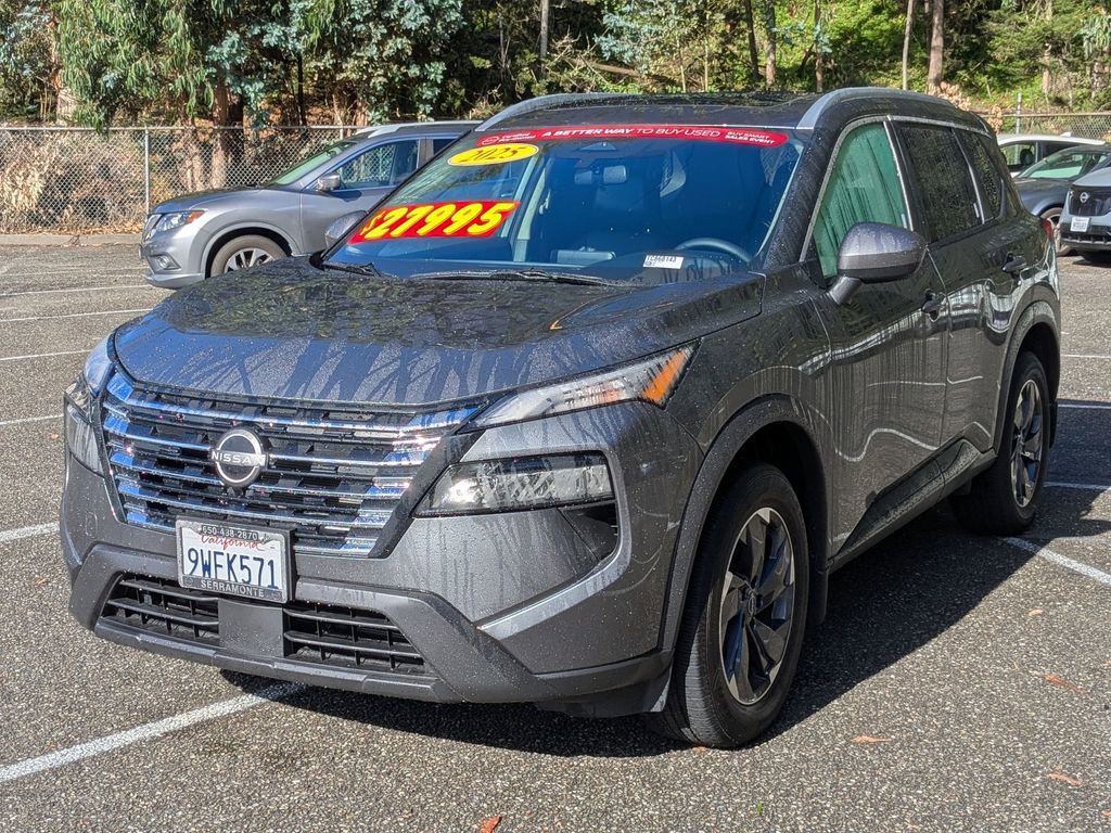 Used 2025 Nissan Rogue SV w/ SV Premium Package image 2