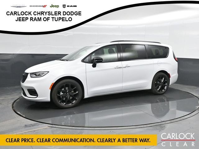 New 2026 Chrysler Pacifica Limited w/ Uconnect Theater Family Group image 1
