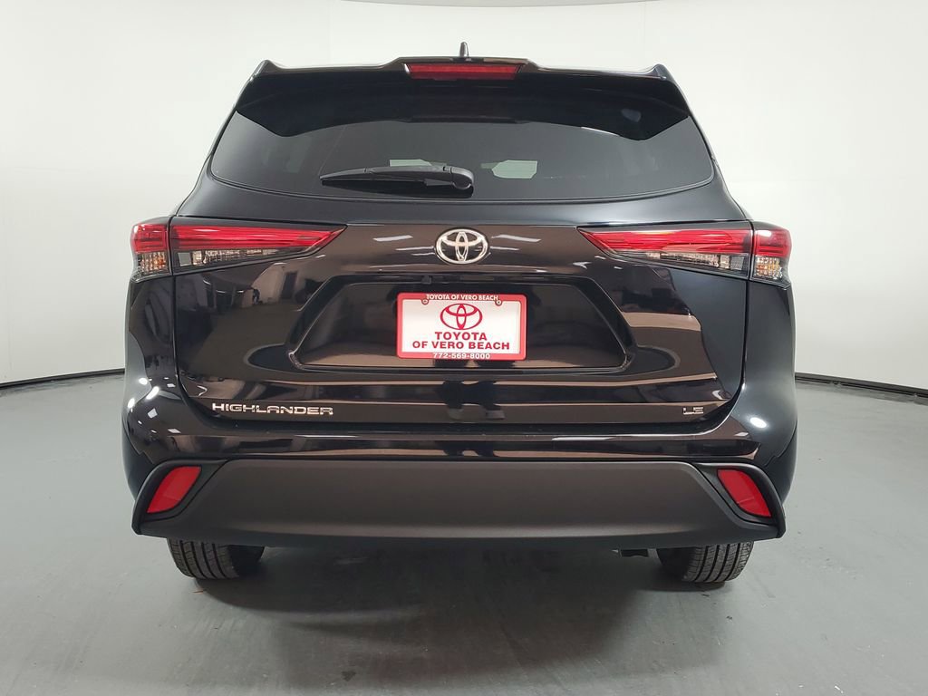 Used 2023 Toyota Highlander LE image 5