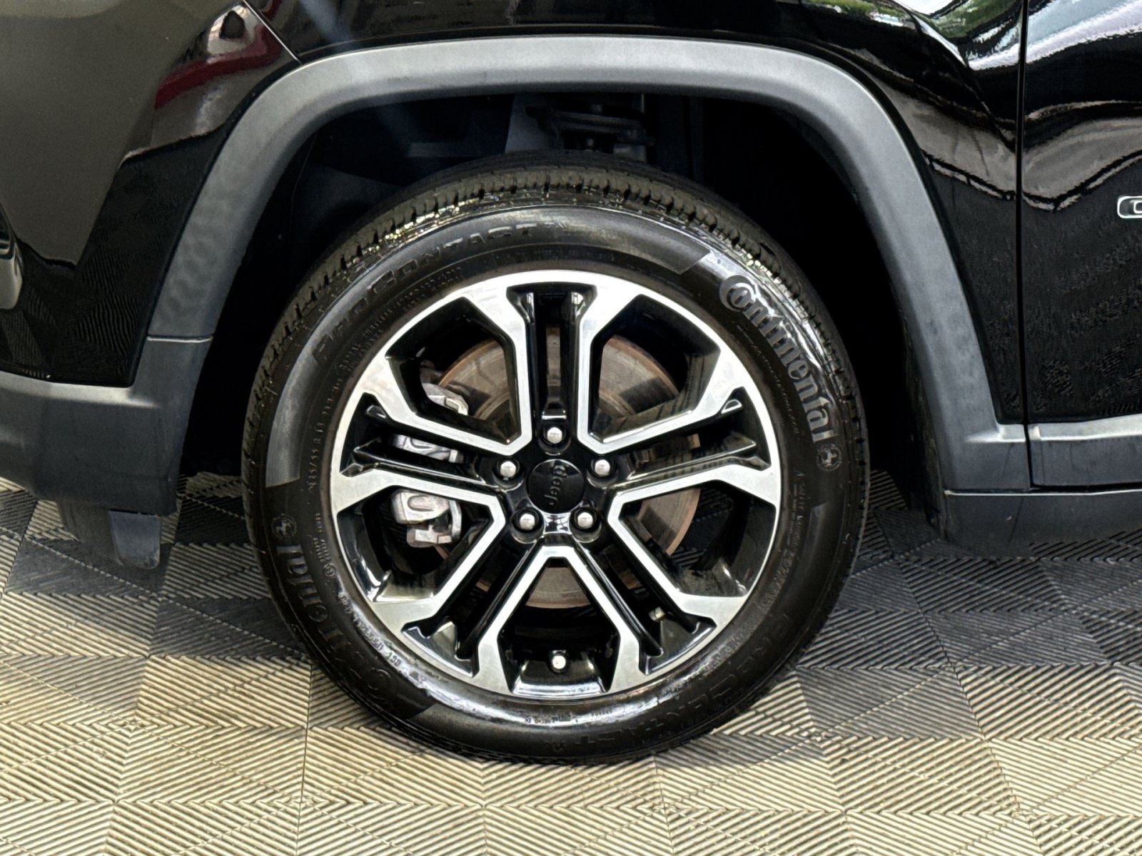 Used 2023 Jeep Compass Limited w/ Sun and Sound Group AWD/4WD image 12