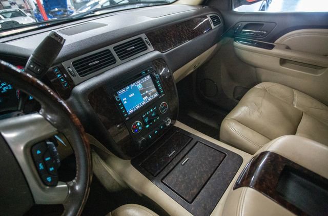 Used 2011 GMC Yukon XL Denali AWD/4WD image 6