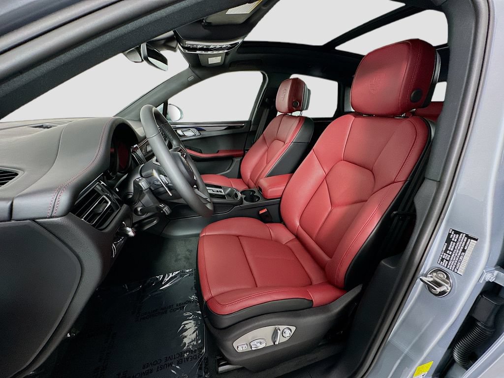 Certified 2026 Porsche Macan AWD/4WD image 5