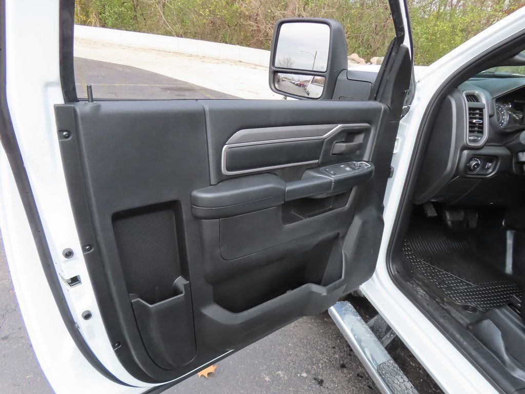 New 2024 RAM 3500 Tradesman AWD/4WD image 23