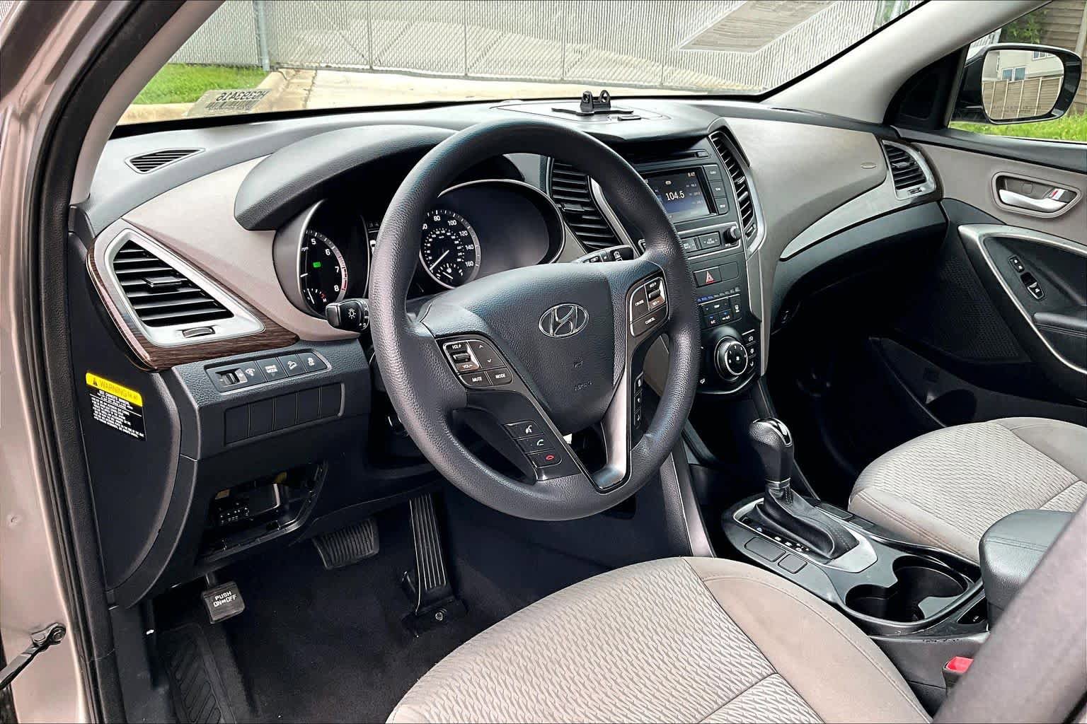 Used 2017 Hyundai Santa Fe Sport FWD image 17