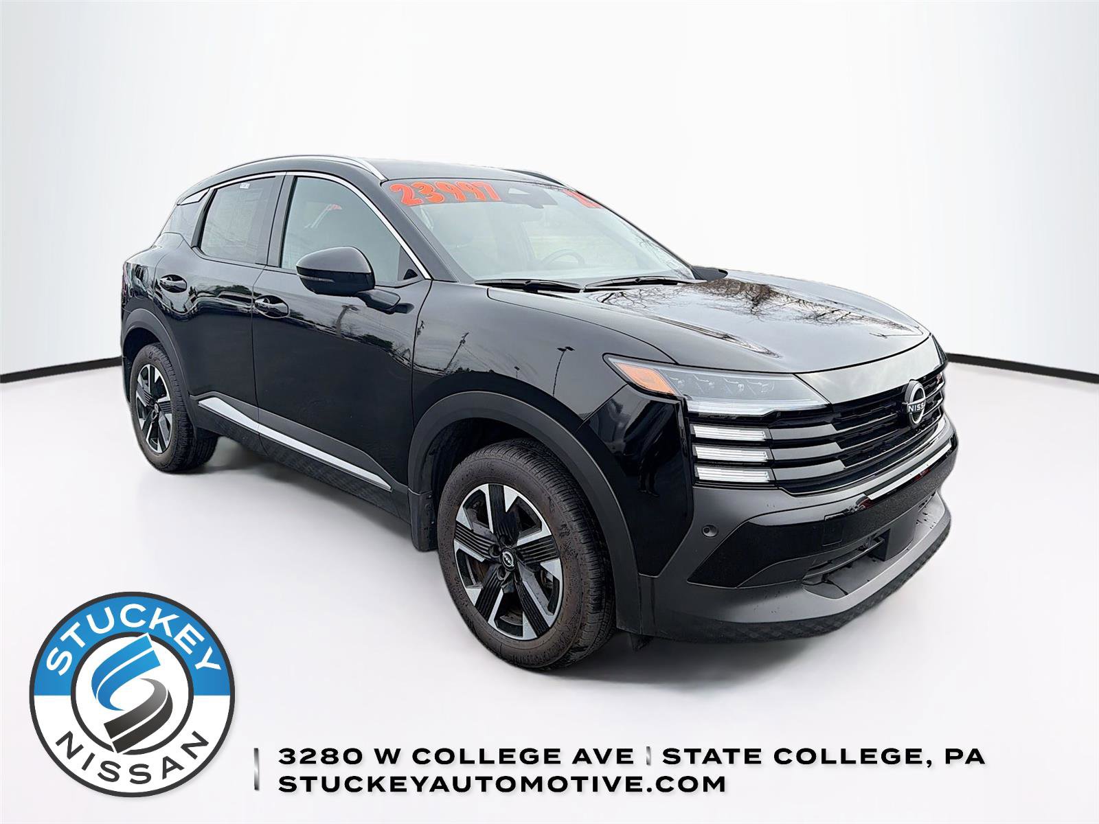 Used 2025 Nissan Kicks SR image 1